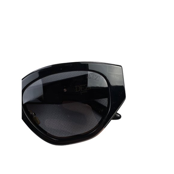 Dezi Eyewear - Charge It Sunglasses in Black - Picture 2 of 6